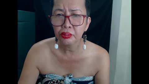 Snapshot of champaka123 chatting on May 12, 1:14 am champaka online show from May 12, 1:14 am
