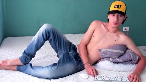 Snapshot of chandler_kenji chatting on December 17, 9:16 pm Kenji online show from December 17, 9:16 pm