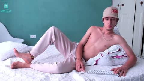 Snapshot of chandler_kenji chatting on February 1, 6:19 pm Kenji online show from February 1, 6:19 pm