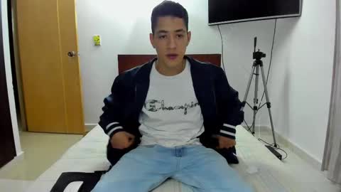 Snapshot of chandler_kenji chatting on November 17, 4:18 am Kenji online show from November 17, 4:18 am