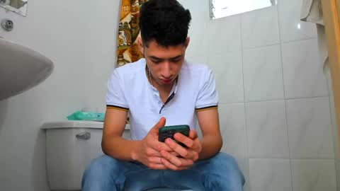 Snapshot of chandler_kenji chatting on November 22, 4:39 pm Kenji online show from November 22, 4:39 pm