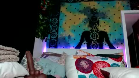 Snapshot of chaneel_ chatting on December 19, 6:01 am Chanel M. online show from December 19, 6:01 am