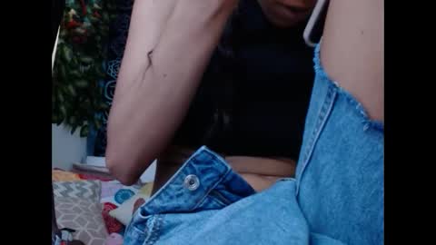 Snapshot of chaneel_ chatting on December 22, 8:25 pm Chanel M. online show from December 22, 8:25 pm