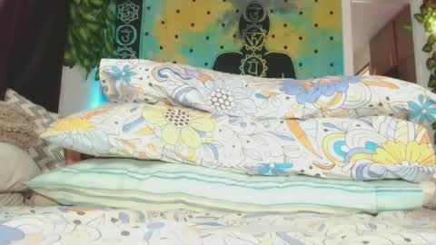 Snapshot of chaneel_ chatting on November 15, 8:16 pm Chanel M. online show from November 15, 8:16 pm