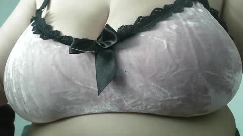 Snapshot of chanell15 chatting on December 14, 3:15 pm Fabi online show from December 14, 3:15 pm