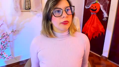 Snapshot of chanell_taylor_ chatting on October 22, 9:09 am chanell online show from October 22, 9:09 am