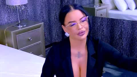 Snapshot of chanelledy1 chatting on October 13, 1:49 am chanelledy1 online show from October 13, 1:49 am