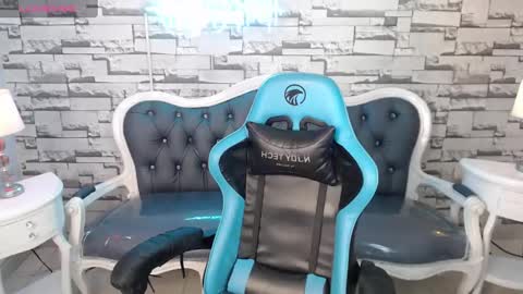 channel_blonde_a online show from December 15, 10:39 am