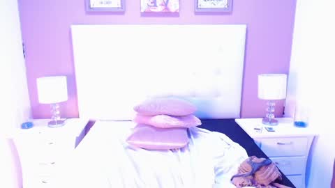 Snapshot of chantalblair chatting on February 7, 11:01 am Chantal Blair online show from February 7, 11:01 am