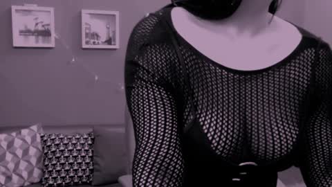 Snapshot of chantallovely chatting on December 14, 11:56 pm The Queen online show from December 14, 11:56 pm