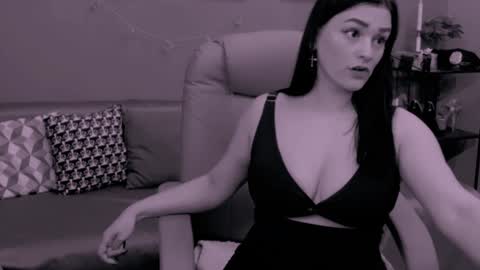 Snapshot of chantallovely chatting on December 15, 2:16 pm The Queen online show from December 15, 2:16 pm