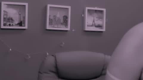 Snapshot of chantallovely chatting on December 22, 8:25 pm The Queen online show from December 22, 8:25 pm