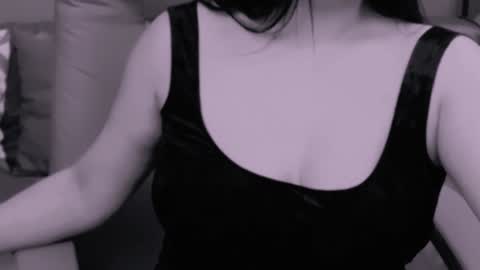 Snapshot of chantallovely chatting on December 29, 8:22 am The Queen online show from December 29, 8:22 am