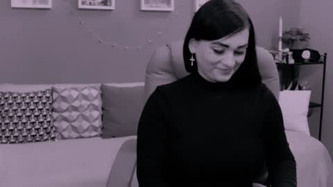 Snapshot of chantallovely chatting on January 4, 7:55 am The Queen online show from January 4, 7:55 am