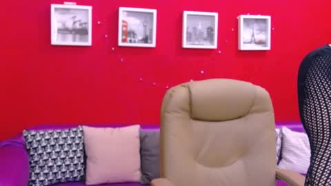 Snapshot of chantallovely chatting on January 25, 1:41 pm The Queen online show from January 25, 1:41 pm