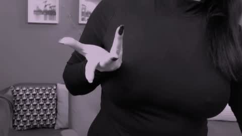 Snapshot of chantallovely chatting on January 26, 10:02 am The Queen online show from January 26, 10:02 am