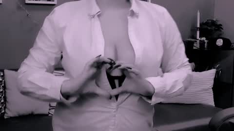 Snapshot of chantallovely chatting on January 26, 10:13 pm The Queen online show from January 26, 10:13 pm