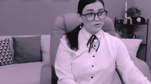 Snapshot of chantallovely chatting on February 23, 9:11 am The Queen online show from February 23, 9:11 am