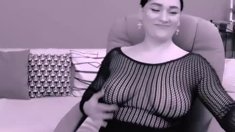 Snapshot of chantallovely chatting on March 1, 12:23 pm The Queen online show from March 1, 12:23 pm