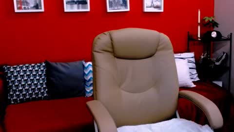 Snapshot of chantallovely chatting on September 27, 12:48 am The Queen online show from September 27, 12:48 am