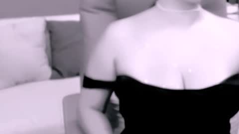 Snapshot of chantallovely chatting on October 12, 4:11 am The Queen online show from October 12, 4:11 am