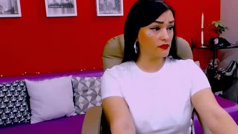 Snapshot of chantallovely chatting on November 22, 12:20 am The Queen online show from November 22, 12:20 am