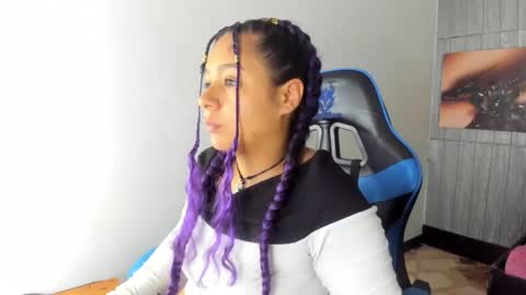 Snapshot of charis_21 chatting on September 28, 1:00 am charis 2 online show from September 28, 1:00 am