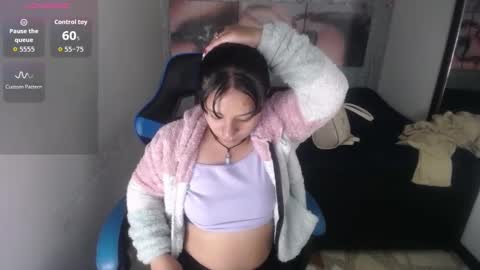 Snapshot of charis_21 chatting on October 8, 1:25 am charis 2 online show from October 8, 1:25 am