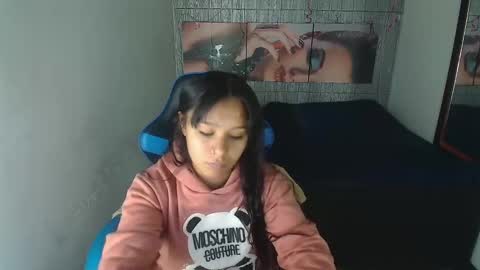 Snapshot of charis_21 chatting on October 9, 12:30 am charis 2 online show from October 9, 12:30 am