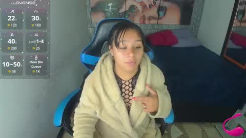 Snapshot of charis_21 chatting on October 11, 6:45 am charis 2 online show from October 11, 6:45 am