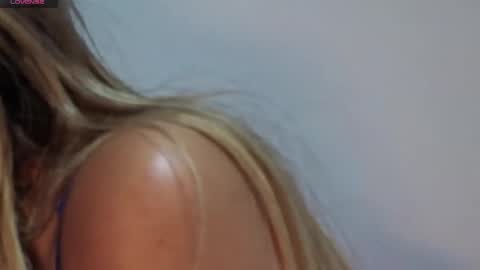 Snapshot of charisselove chatting on December 17, 5:02 am Allison kinky online show from December 17, 5:02 am