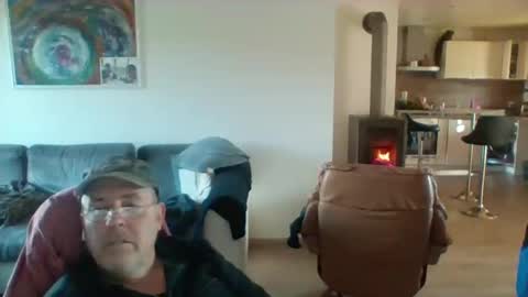 Snapshot of charles6064 chatting on December 26, 1:32 pm charles6064 online show from December 26, 1:32 pm
