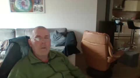 Snapshot of charles6064 chatting on February 18, 11:44 am charles6064 online show from February 18, 11:44 am