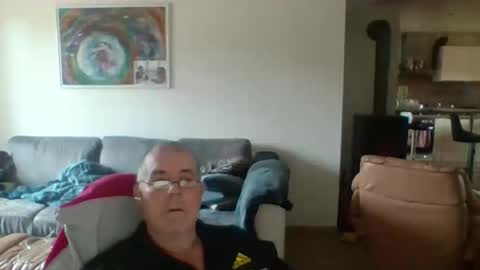 Snapshot of charles6064 chatting on October 28, 9:46 am charles6064 online show from October 28, 9:46 am