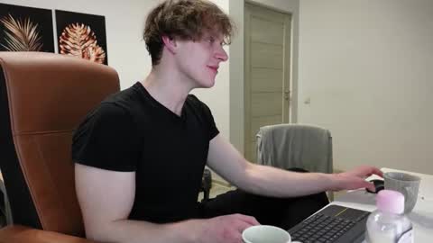 CHARLES DREAMS online show from March 14, 11:43 pm