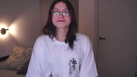 Mia online show from March 22, 6:33 pm