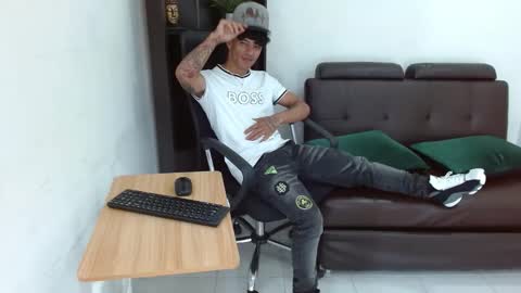 Snapshot of charlie_oconnor chatting on January 21, 3:37 am Charlie oconnor online show from January 21, 3:37 am