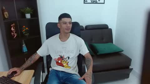 Snapshot of charlie_oconnor chatting on February 19, 2:44 am Charlie oconnor online show from February 19, 2:44 am