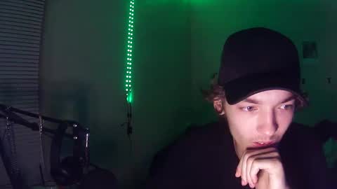 Snapshot of charlied09302 chatting on October 25, 5:37 am char sexiness online show from October 25, 5:37 am