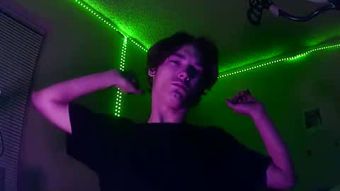 Snapshot of charlied09302 chatting on October 31, 9:43 am char sexiness online show from October 31, 9:43 am