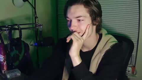 Snapshot of charlied09302 chatting on November 10, 10:25 am char sexiness online show from November 10, 10:25 am