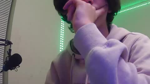 Snapshot of charlied09302 chatting on December 2, 9:03 am char sexiness online show from December 2, 9:03 am