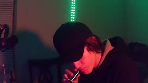 Snapshot of charlied09302 chatting on December 15, 5:23 am char sexiness online show from December 15, 5:23 am