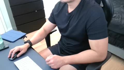 Snapshot of charliekkw chatting on November 23, 8:19 pm charliekkw online show from November 23, 8:19 pm