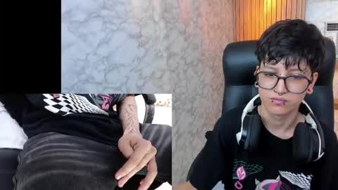 Snapshot of charlietaylor_ chatting on October 13, 12:27 pm Charlie online show from October 13, 12:27 pm