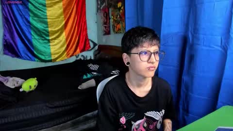 Snapshot of charlietaylorr__ chatting on December 15, 9:52 pm Charlie online show from December 15, 9:52 pm