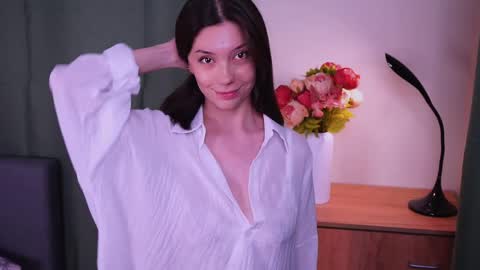 Yumi online show from May 29, 10:52 pm
