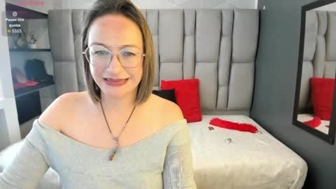 Snapshot of charlot_milf chatting on June 3, 2:33 pm Charlot milf online show from June 3, 2:33 pm