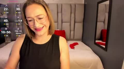 Snapshot of charlot_milf chatting on June 12, 11:31 am Charlot milf online show from June 12, 11:31 am