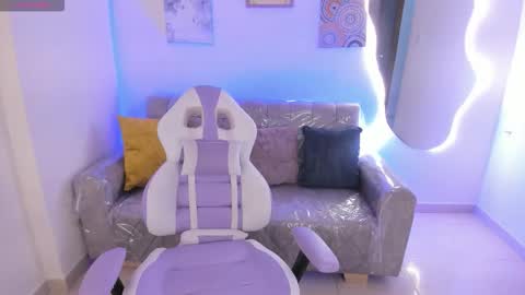    online show from November 10, 5:12 pm